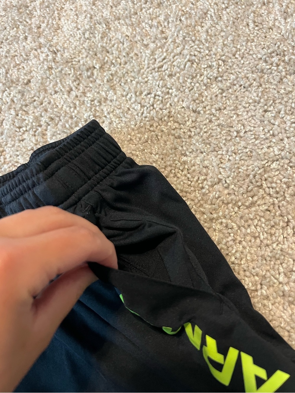 ◼️UNDER ARMOUR: Boy size M, black w/design logo athletic shorts, preowned◼️ - Picture 6 of 9